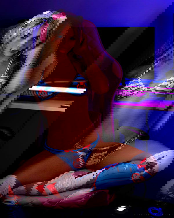 emxllouise2 image ~ Altpins