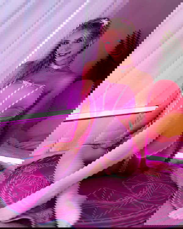 emxllouise2 image ~ Altpins