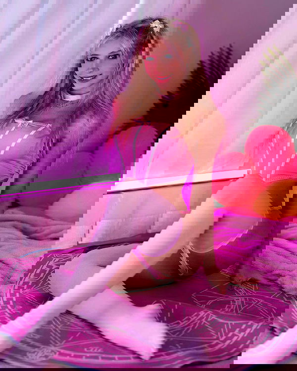 emxllouise2 image ~ Altpins