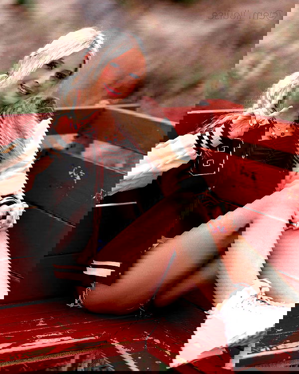 emxllouise2 image ~ Altpins