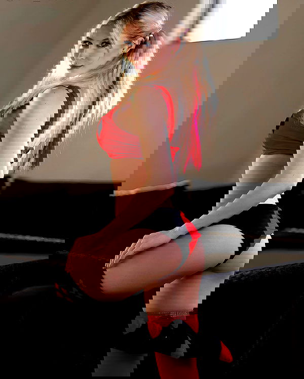 emxllouise2 image ~ Altpins