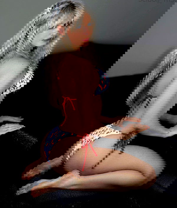 emxllouise2 image ~ Altpins