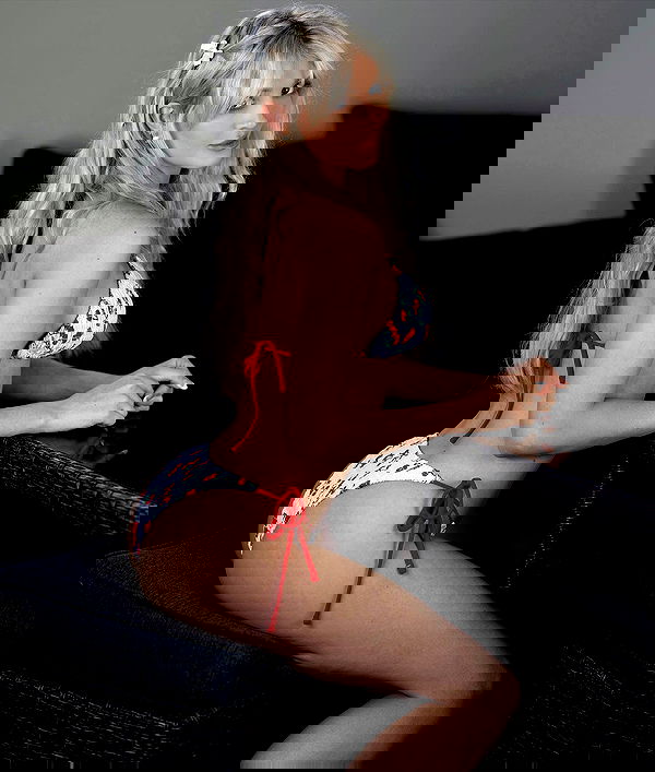 emxllouise2 image ~ Altpins