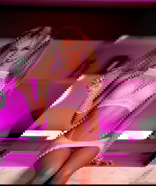 emxllouise2 image ~ Altpins