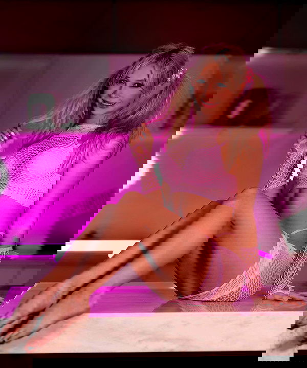 emxllouise2 image ~ Altpins