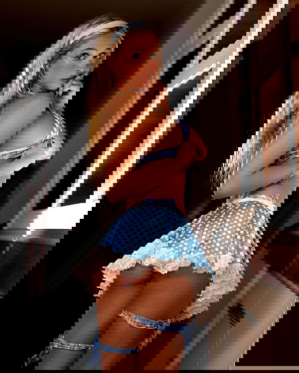 emxllouise2 image ~ Altpins