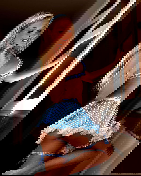 emxllouise2 image ~ Altpins