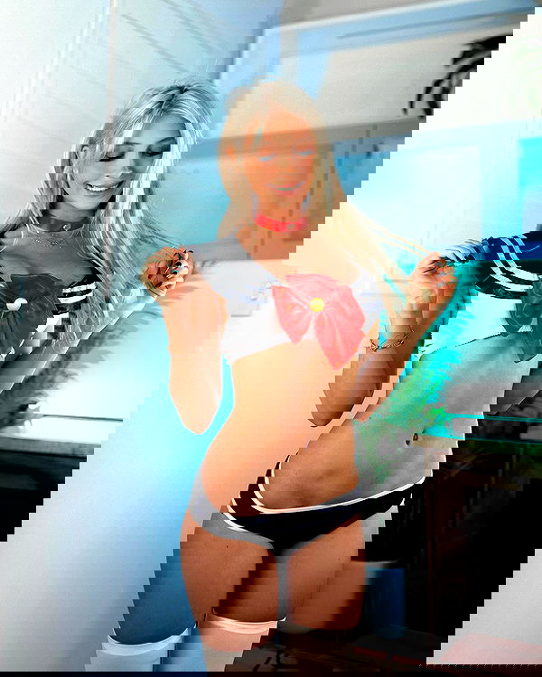 emxllouise2 image ~ Altpins