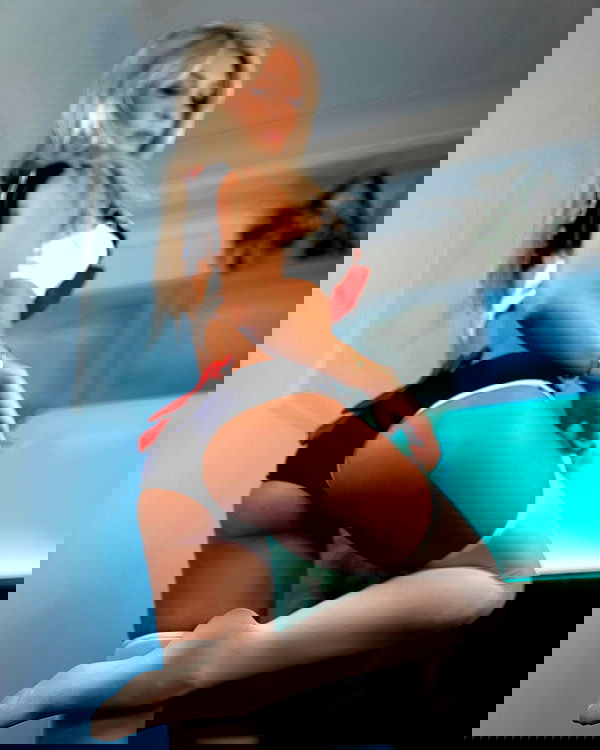 emxllouise2 image ~ Altpins