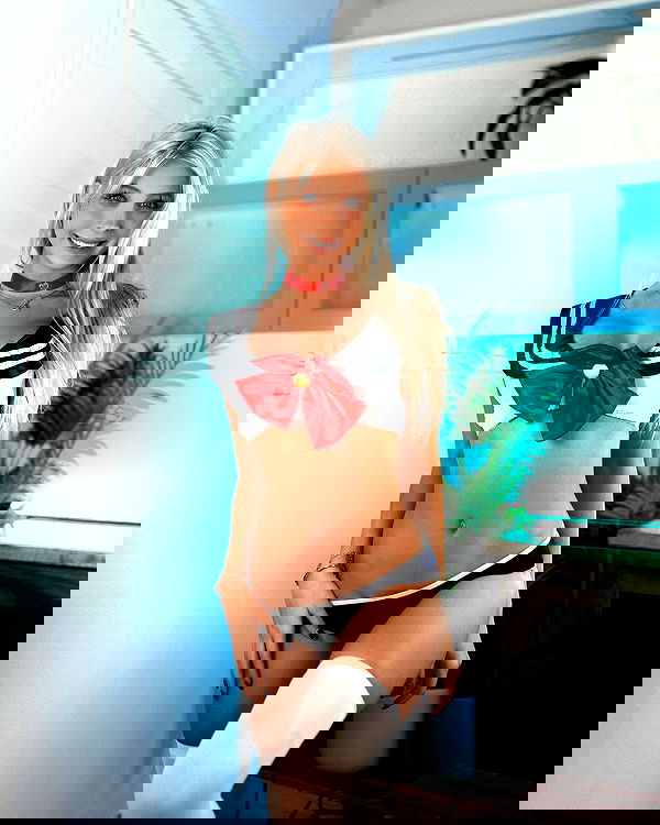 emxllouise2 image ~ Altpins