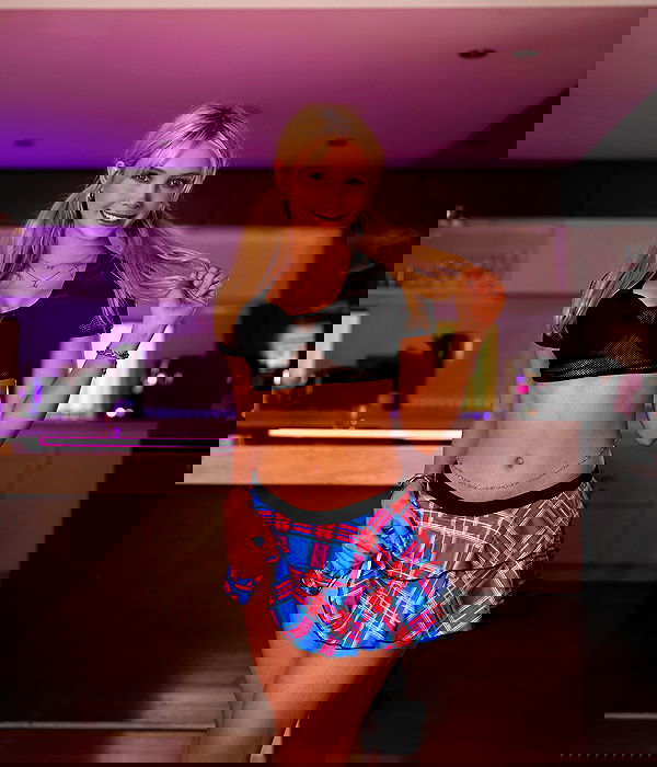 emxllouise2 image ~ Altpins