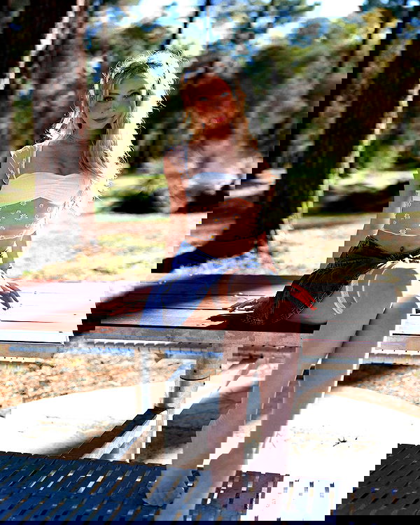 emxllouise2 image ~ Altpins