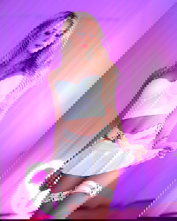 emxllouise2 image ~ Altpins