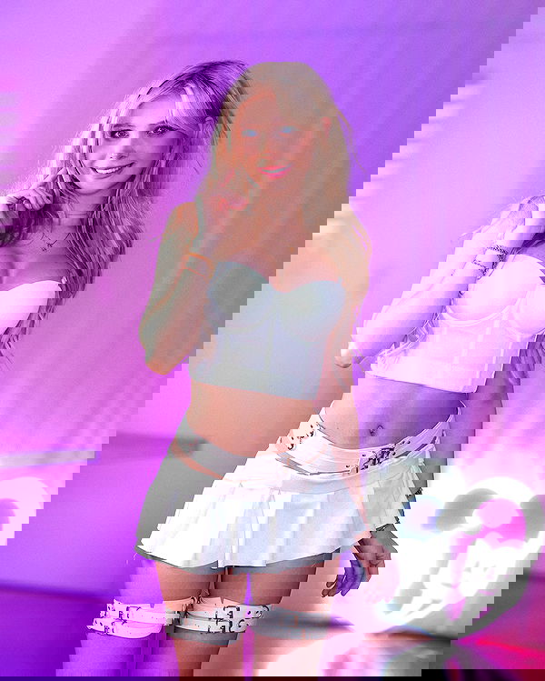 emxllouise2 image ~ Altpins