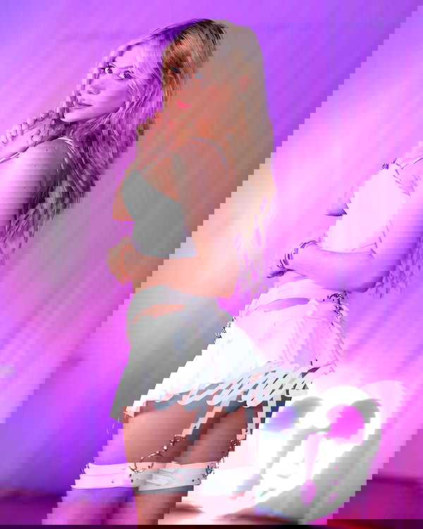 emxllouise2 image ~ Altpins