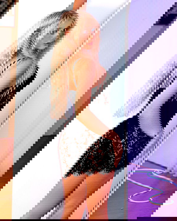 emxllouise2 image ~ Altpins