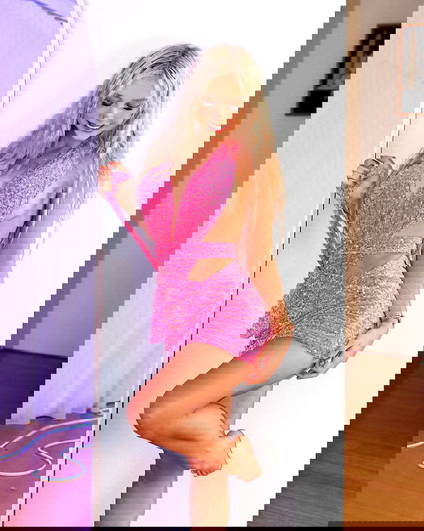 emxllouise2 image ~ Altpins