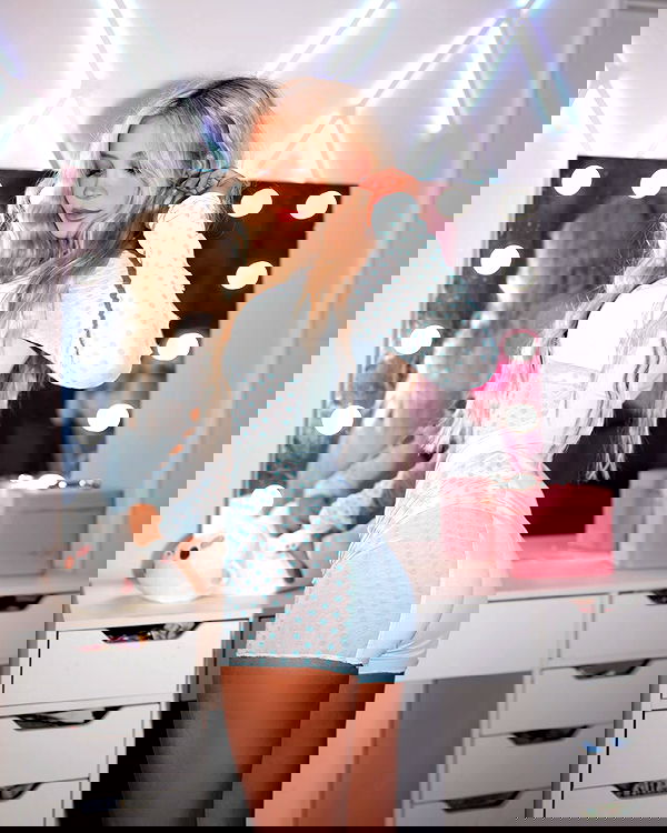 emxllouise2 image ~ Altpins