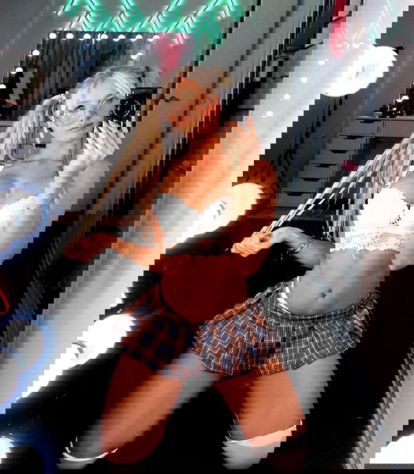 emxllouise2 image ~ Altpins