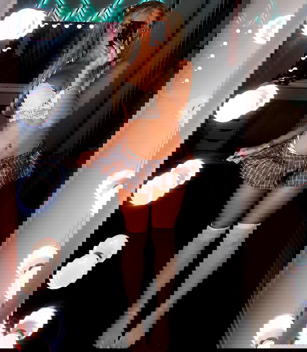 emxllouise2 image ~ Altpins