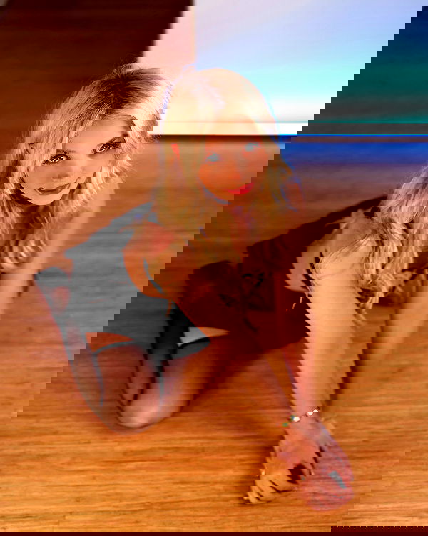 emxllouise2 image ~ Altpins