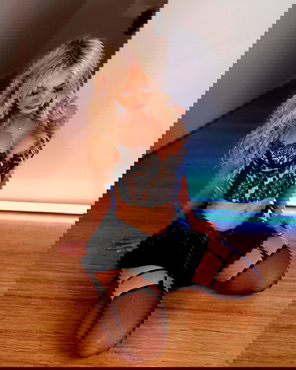 emxllouise2 image ~ Altpins