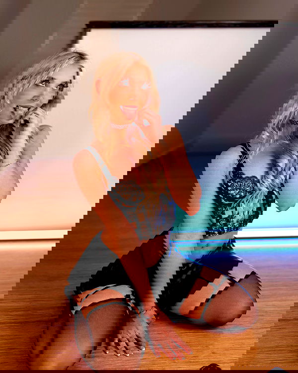 emxllouise2 image ~ Altpins