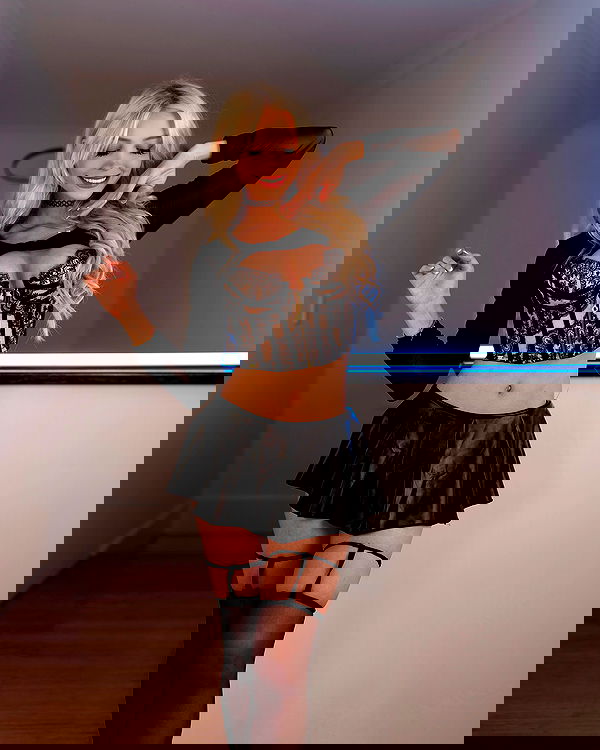 emxllouise2 image ~ Altpins