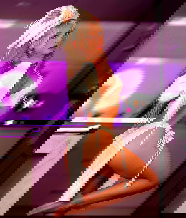 emxllouise2 image ~ Altpins