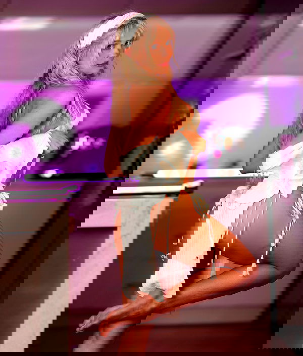 emxllouise2 image ~ Altpins