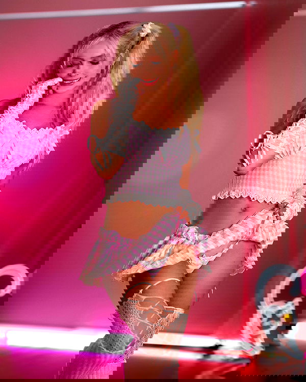 emxllouise2 image ~ Altpins