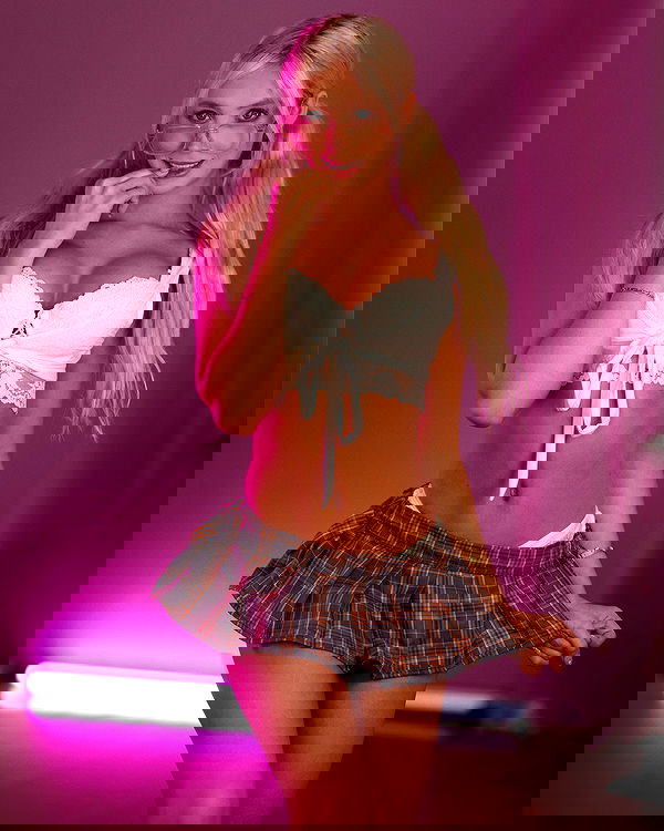 emxllouise2 image ~ Altpins