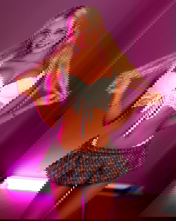 emxllouise2 image ~ Altpins