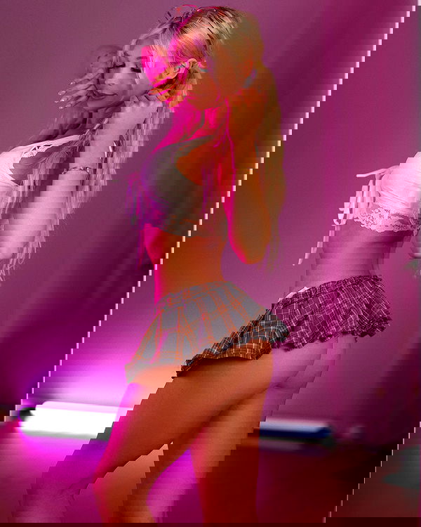 emxllouise2 image ~ Altpins