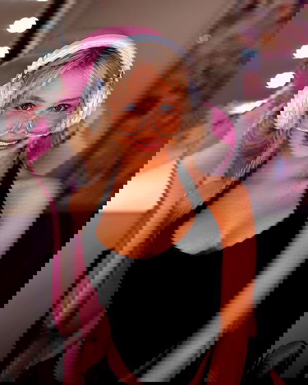 emxllouise2 image ~ Altpins