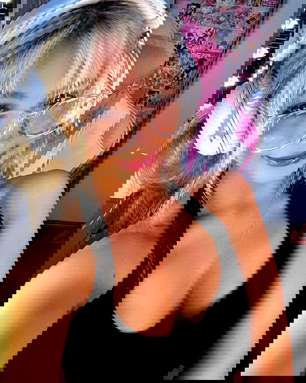 emxllouise2 image ~ Altpins