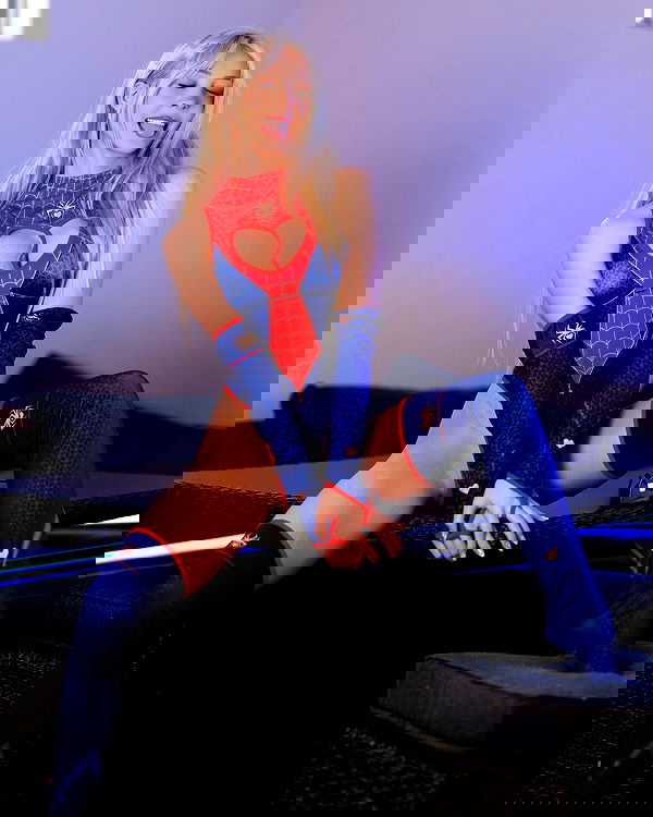 emxllouise2 image ~ Altpins