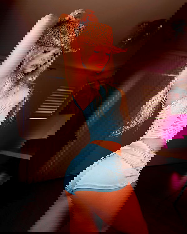 emxllouise2 image ~ Altpins