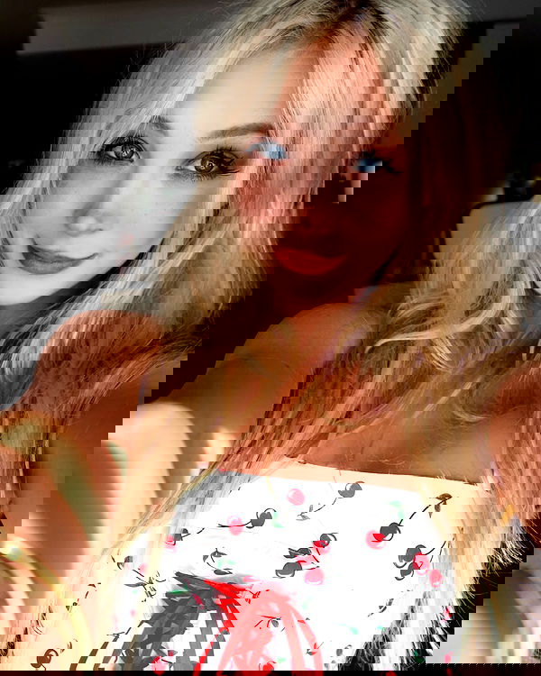 emxllouise2 image ~ Altpins