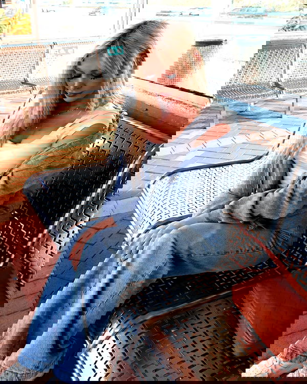 emxllouise2 image ~ Altpins