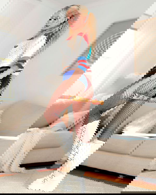 emxllouise2 image ~ Altpins