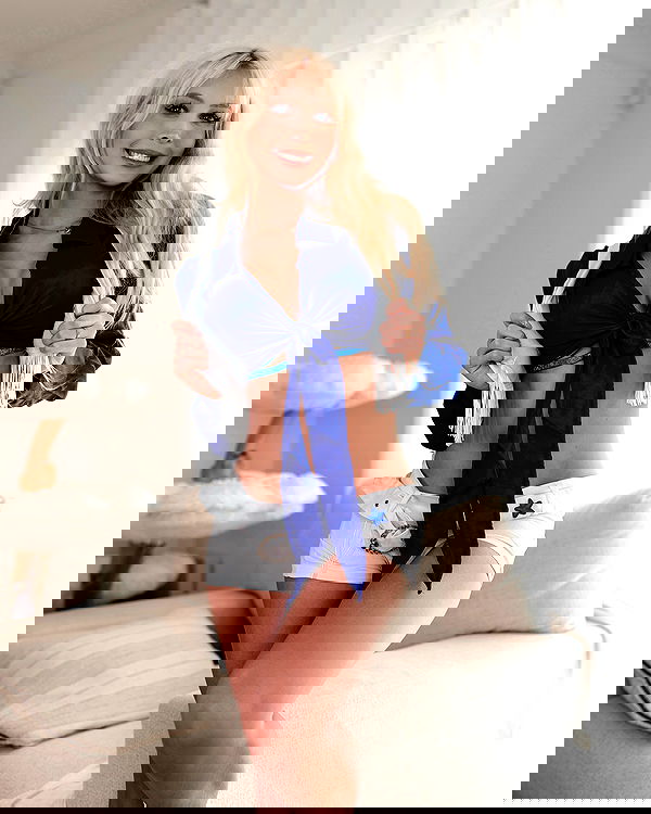 emxllouise2 image ~ Altpins