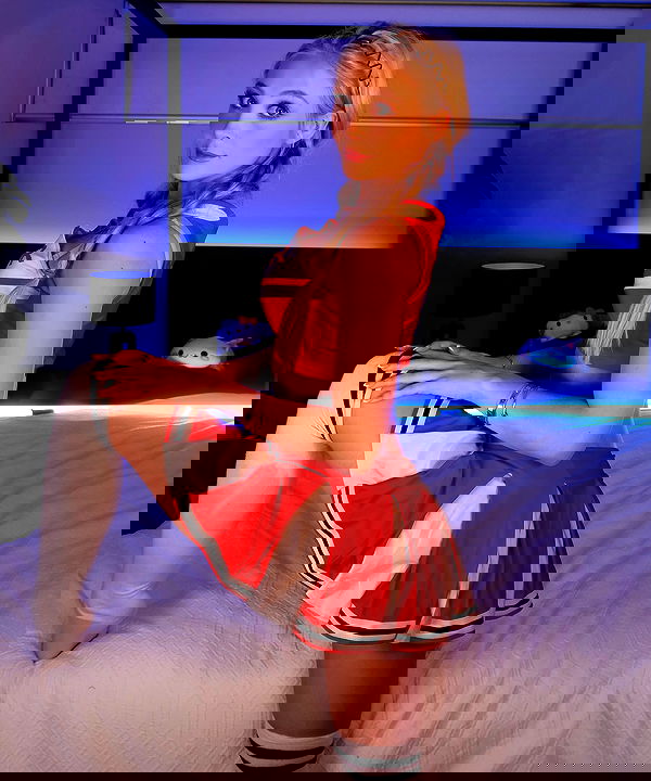 emxllouise2 image ~ Altpins