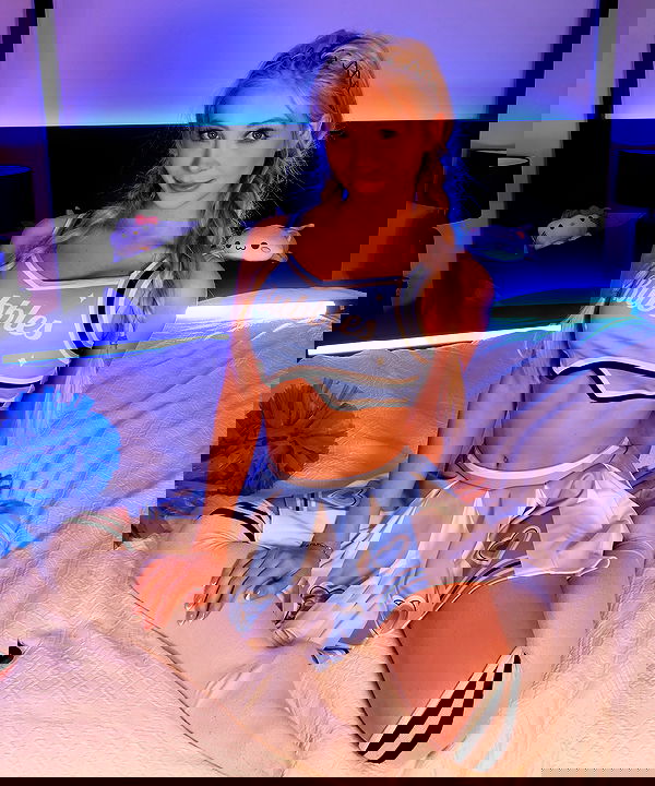 emxllouise2 image ~ Altpins