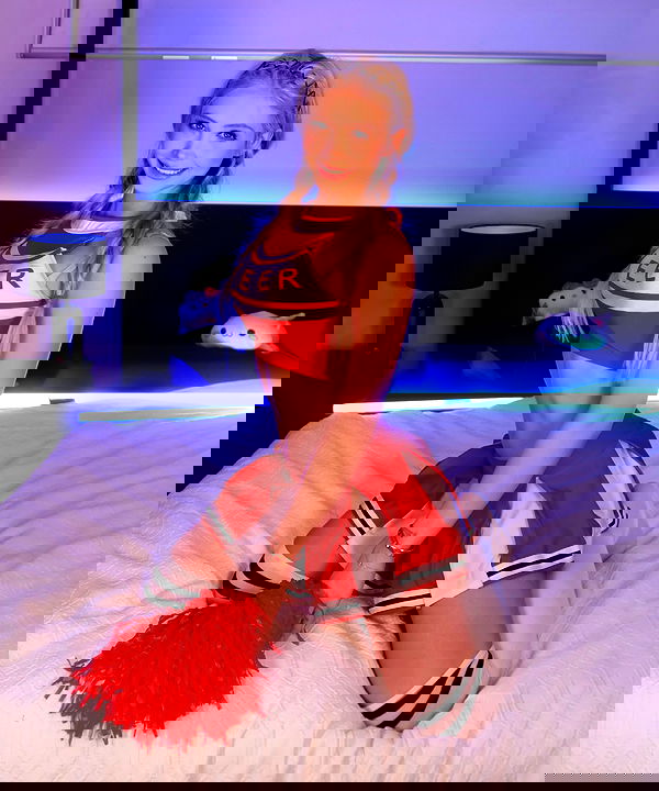 emxllouise2 image ~ Altpins