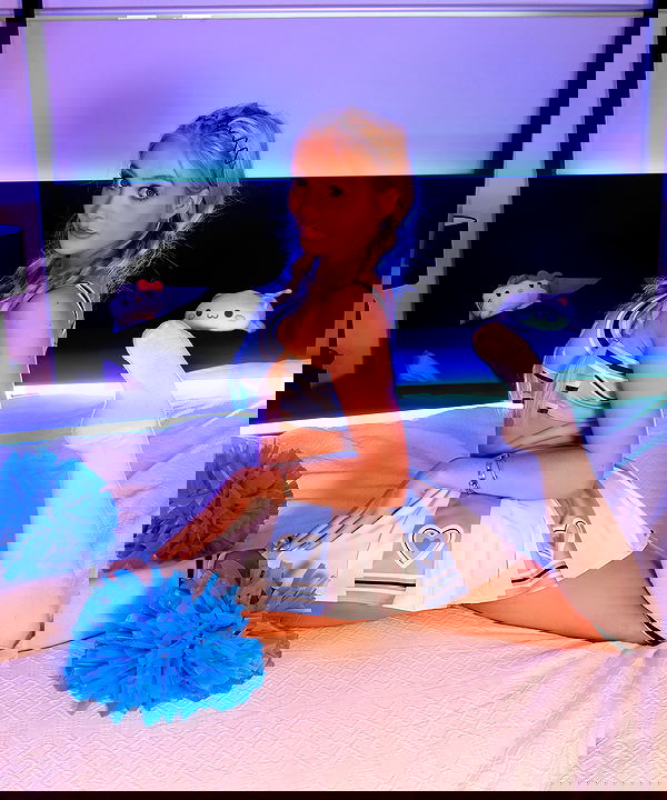 emxllouise2 image ~ Altpins