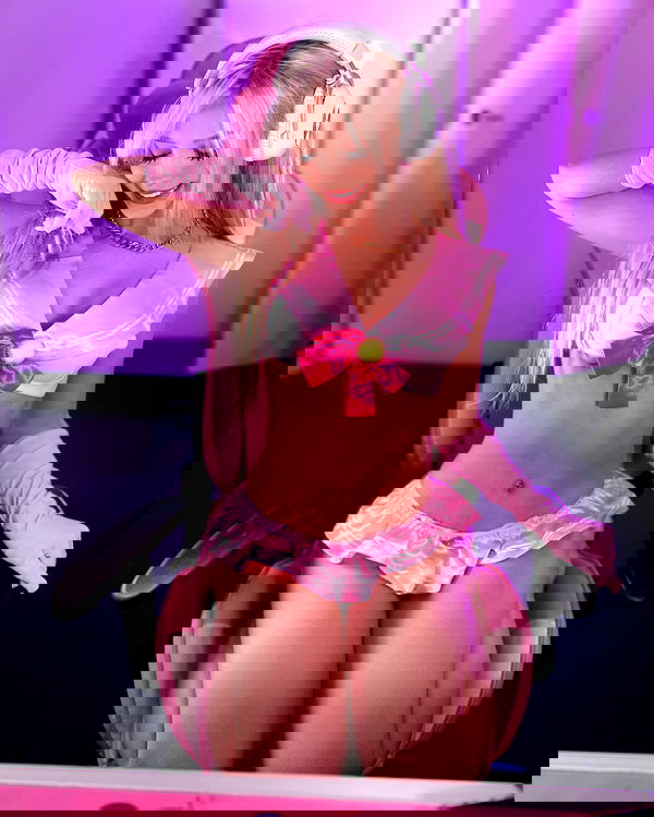 emxllouise2 image ~ Altpins