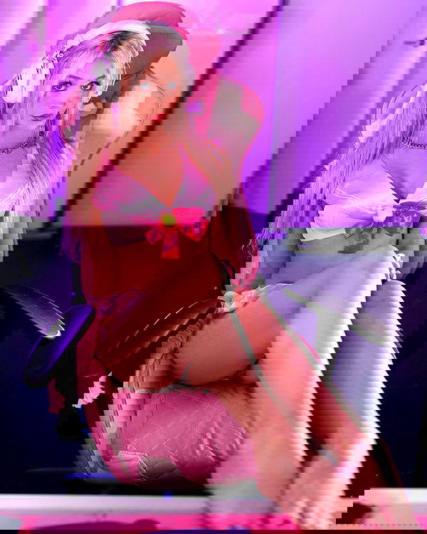 emxllouise2 image ~ Altpins