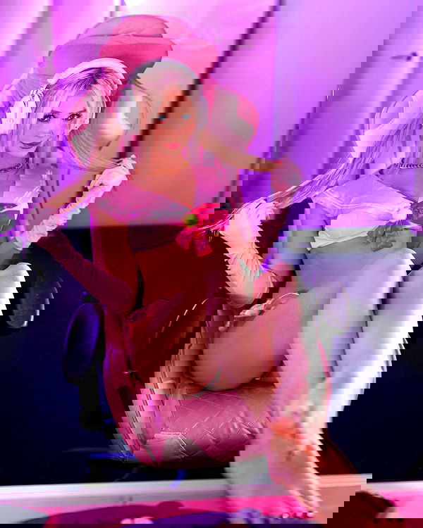 emxllouise2 image ~ Altpins