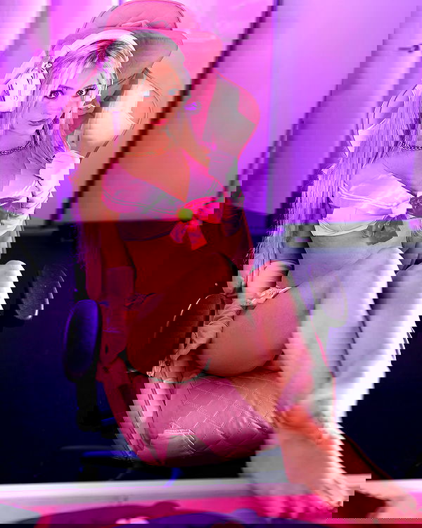 emxllouise2 image ~ Altpins